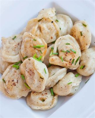  Pelmeni! เติมเต็มความหิวโหยด้วยซุปข้นและไส้หมูที่สมบูรณ์แบบ